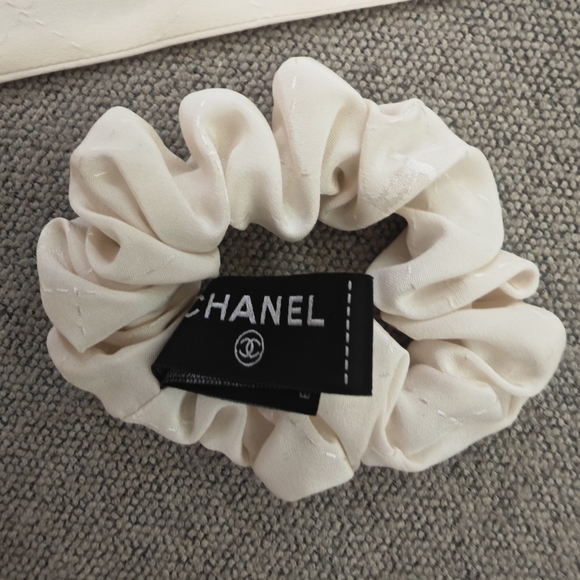 Chanel C24 embroidered scrunchie and bandeau set main image 10